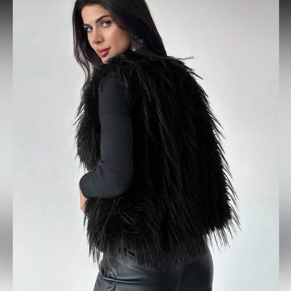 Luxury Vintage-Inspired Chocolate Brown Faux Fur Vest | Old Money Aesthetic - Picture 6 of 7